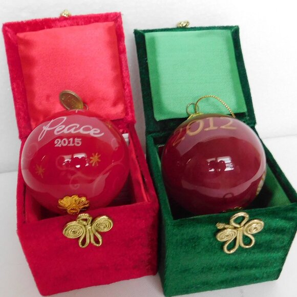 Pier 1 Li Bien Lot of 2 Glass Dated Peace Dove Ornament 2015 & 2012 in box - Picture 1 of 14